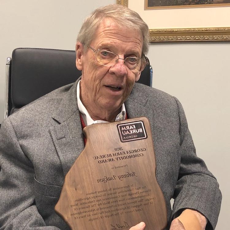 Georgia Farm Bureau presents Isakson its Commodity Award